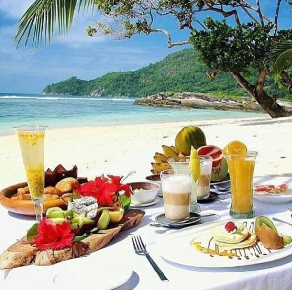 Завтрак с видом на море