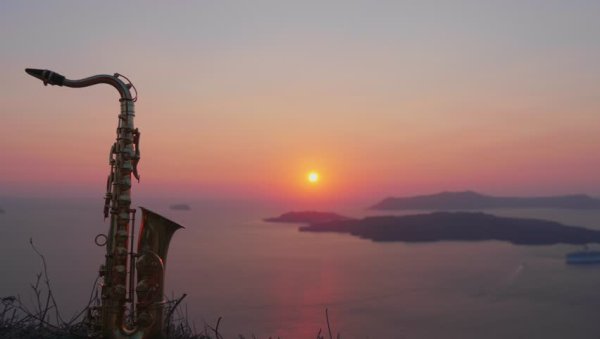 Саксофон на закате