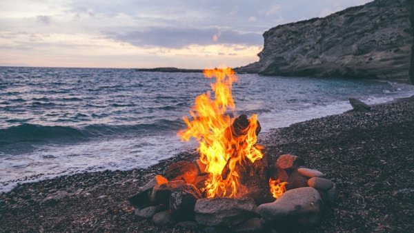 Костер на острове