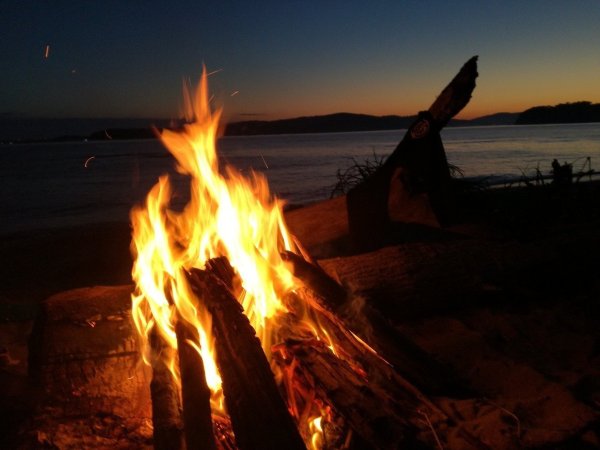 Костер ночью