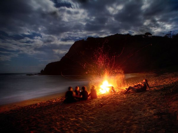 Костер у моря