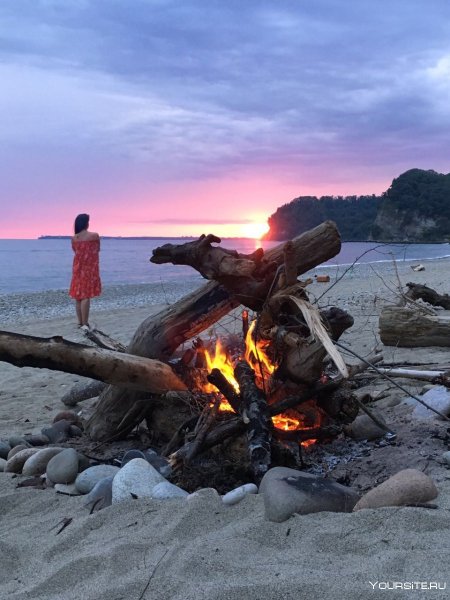 Костер на пляже