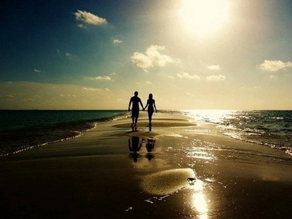 Двое на побережье