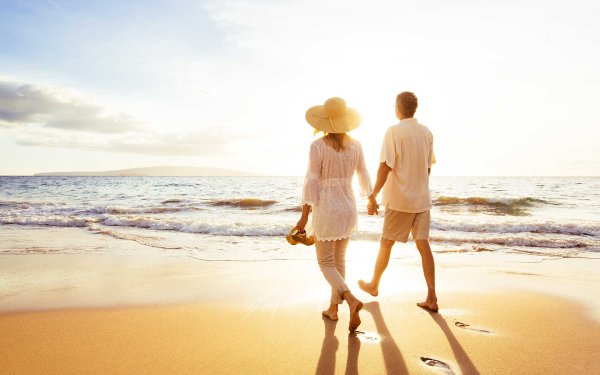 Влюбленная пара на море