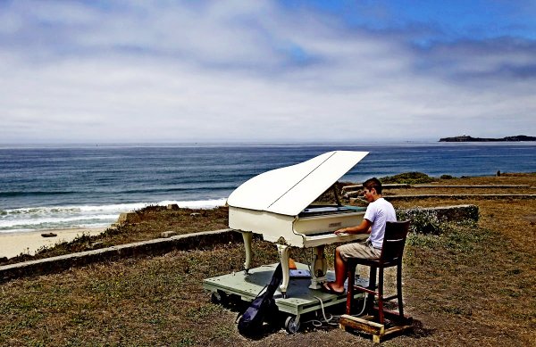 Пианино у моря