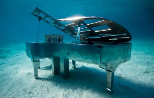 Пианисты на берегу моря