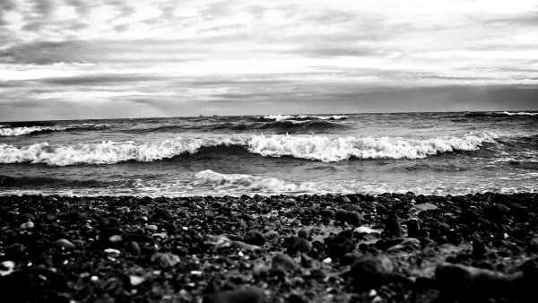 Старый корабль в море