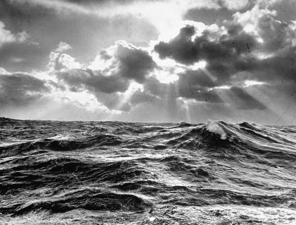 Корабль в море