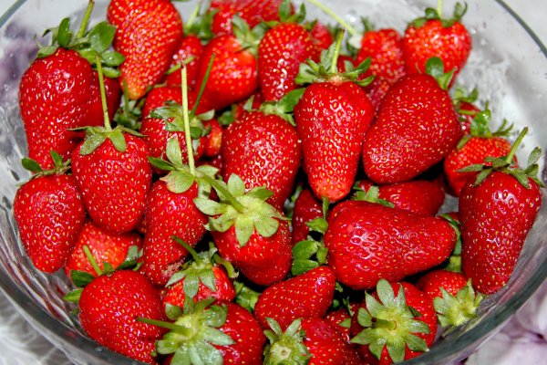 Шампанское с клубникой