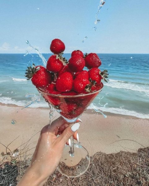 Завтрак с шампанским на море