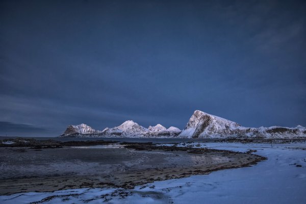 Тундра горы море