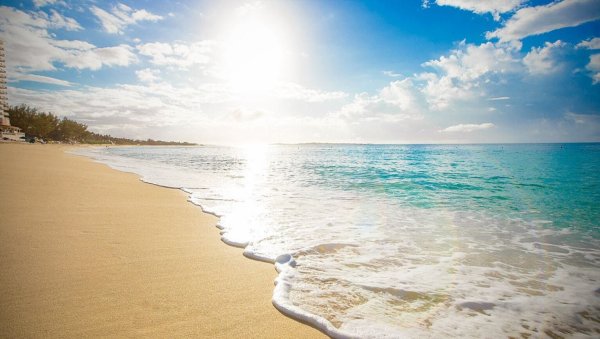 Голубое море