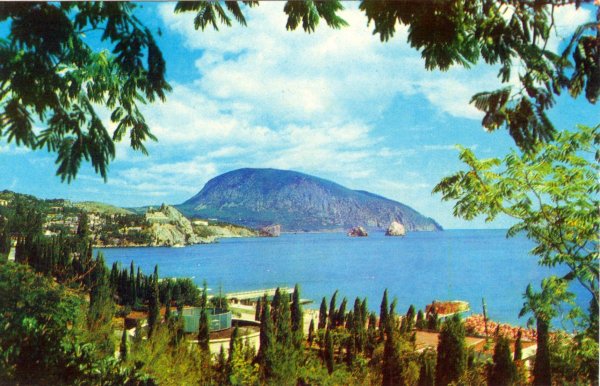 Гурзуфский пляж медведь гора