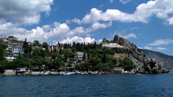 Вид Артека с моря Гурзуфа