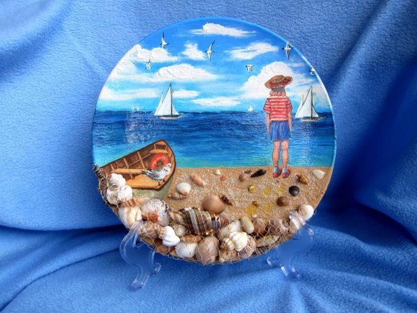 Тарелка из ракушек