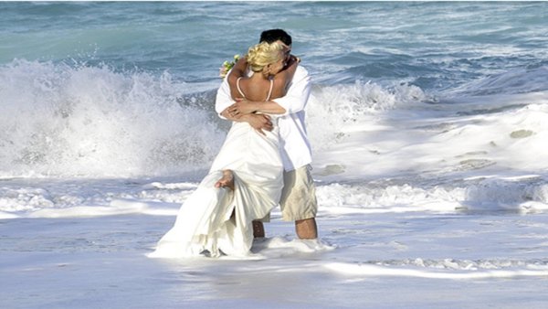 Мужчина и женщина на пляже