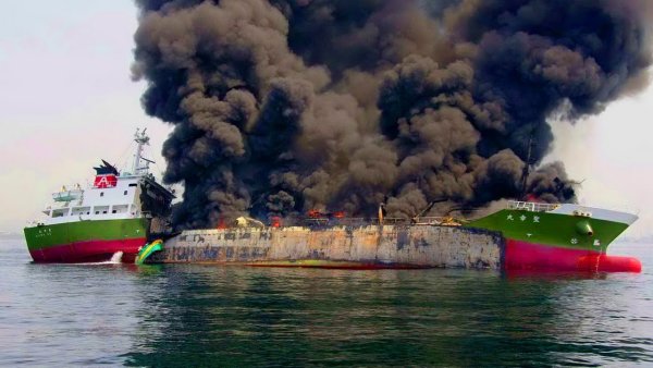 Танкер Ижора взрыв