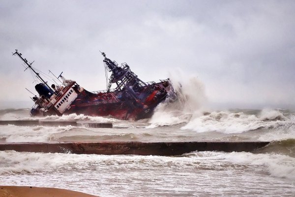 Затонувший корабль в Одессе