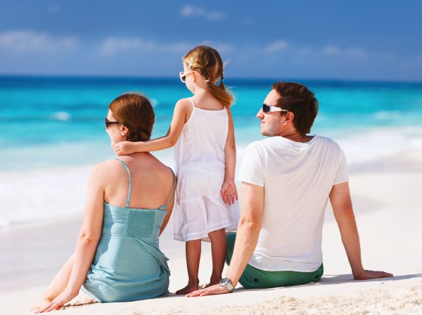 Семейная фотосессия на море закат