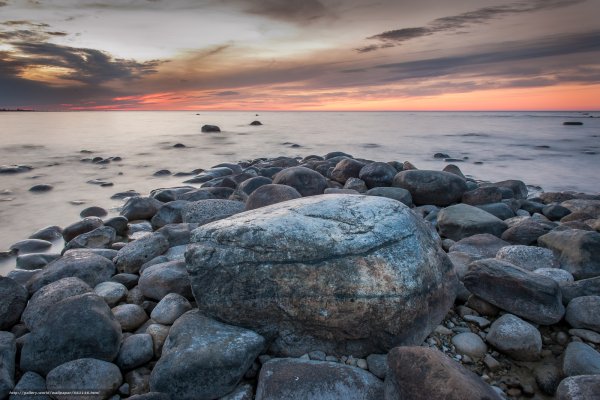 Побережье камни