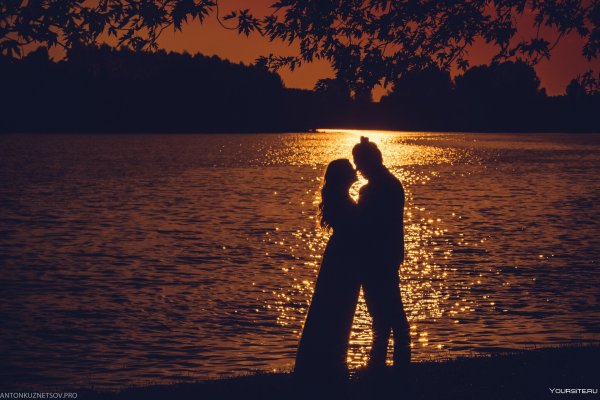 Влюбленные на закате