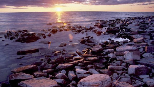 Каменистый пляж