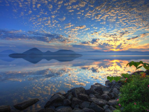 Горы вода солнце