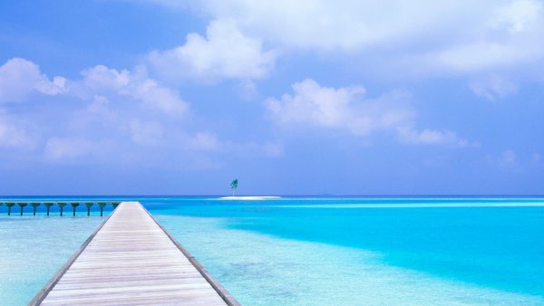 Голубое море