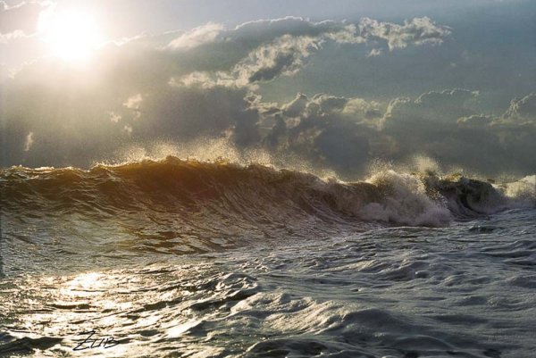 Огромные волны черного моря