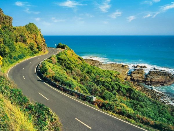 Дорога вдоль моря