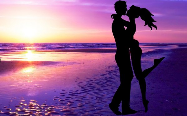 Пара на пляже на закате