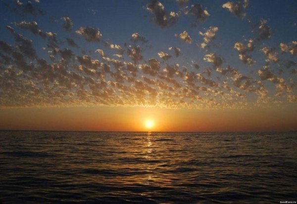 Море сияющее солнце