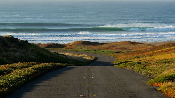 Дорога вдоль моря