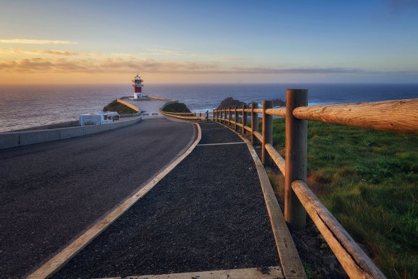 Дорога около моря