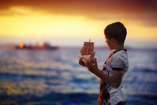 Мальчик на корабле