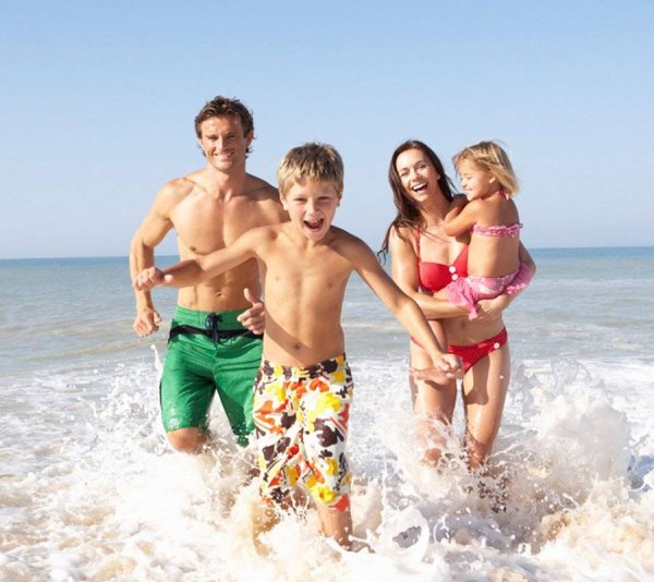 Семья на пляже