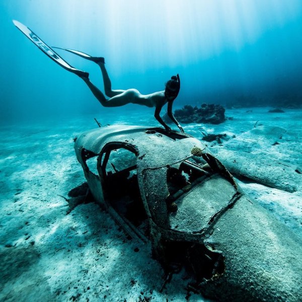 Нападение акулы МЕГАЛОДОН