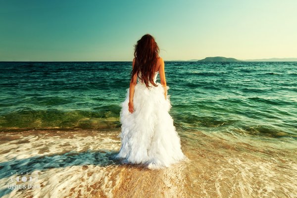 Девушка на волне