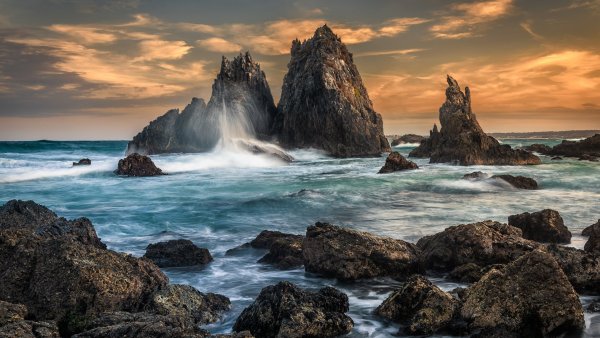 Океан и скалы