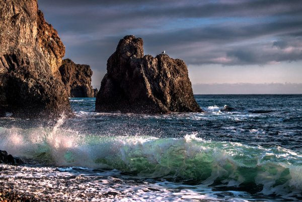 Скалы в воде