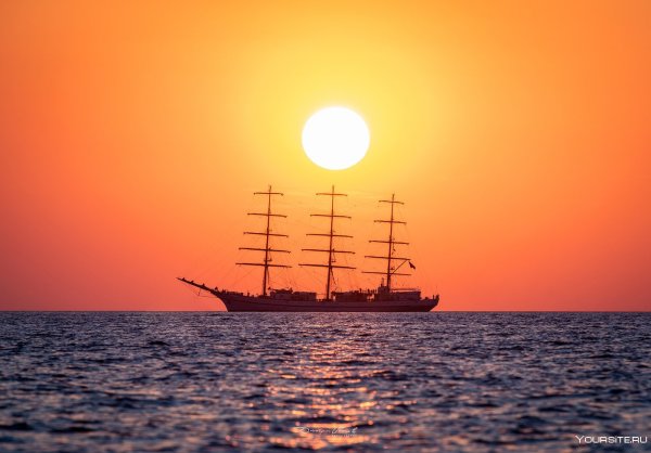Фрегат на закате