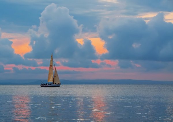 Морская шхуна парусник