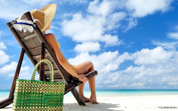 Шезлонг на пляже