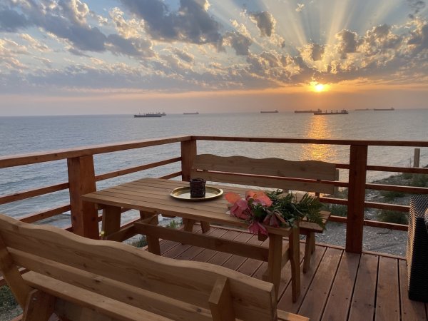 Романтический ужин на берегу