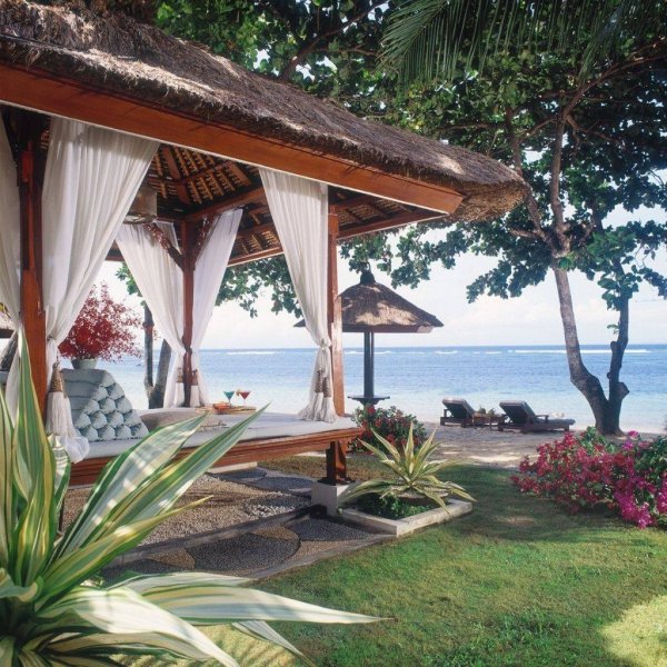 Красивый вид на море вечером