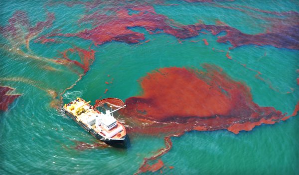 Экологическая катастрофа в море разлив нефти