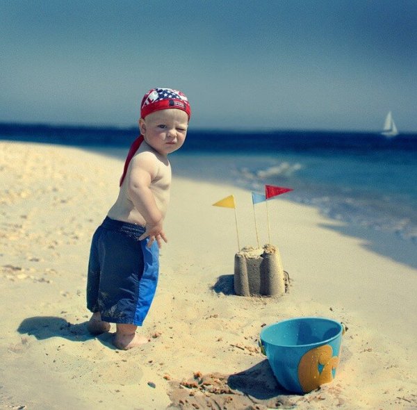 Дети на пляже мультяшные