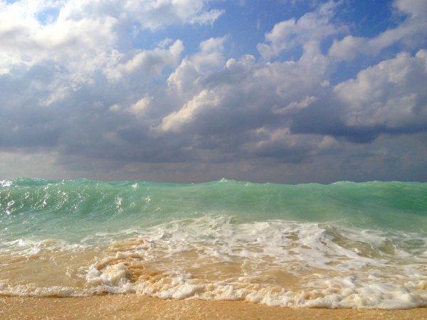 Море пляж облака