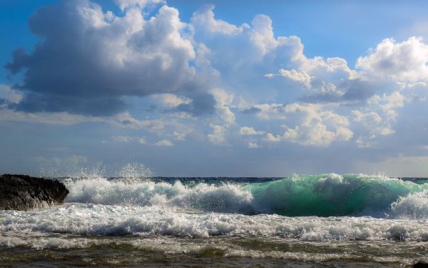 Небо и морская волна