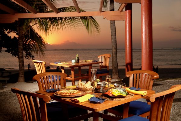 Ресторан на берегу океана